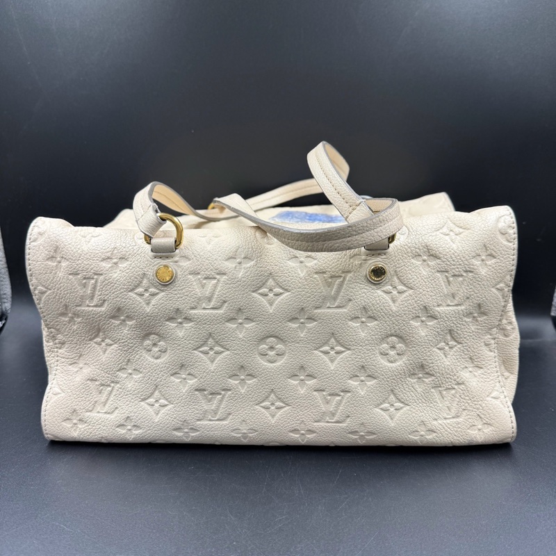 Louis Vuitton • 經典奶昔白全皮壓紋老花長盒子腋下包-4