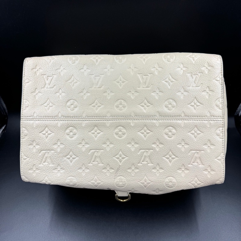 Louis Vuitton • 經典奶昔白全皮壓紋老花長盒子腋下包-8