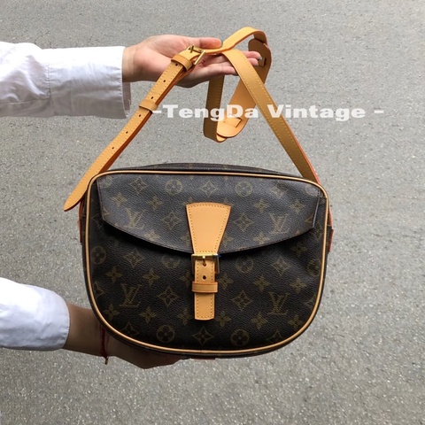 Louis Vuitton • 經典老花蘋果馬鞍包