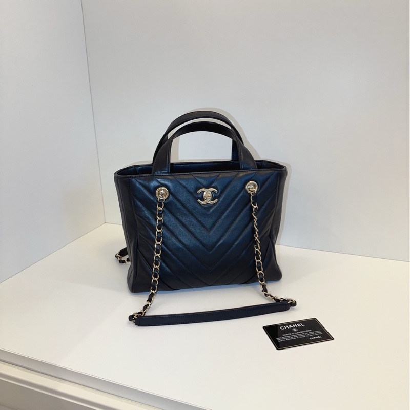 Chanel 香奈兒 黑色淡金V紋牛皮-0