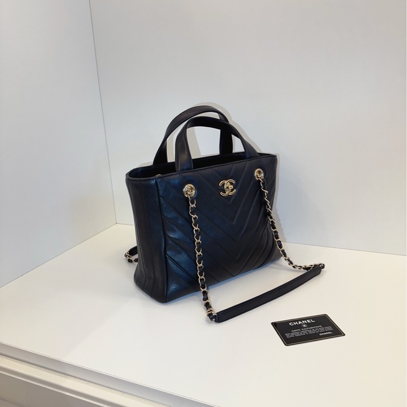 Chanel 香奈兒 黑色淡金V紋牛皮-2