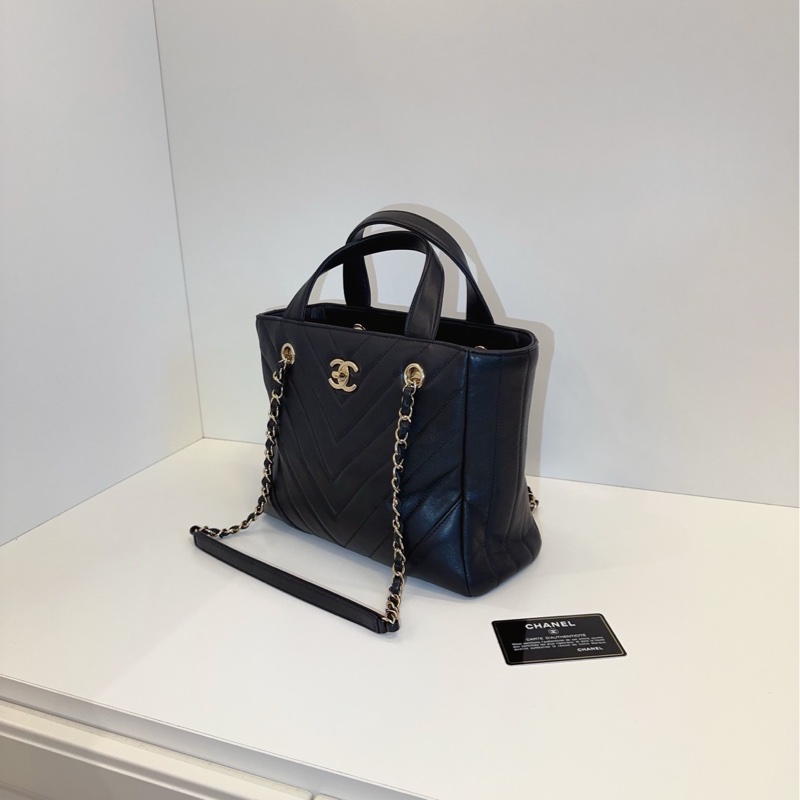 Chanel 香奈兒 黑色淡金V紋牛皮-3