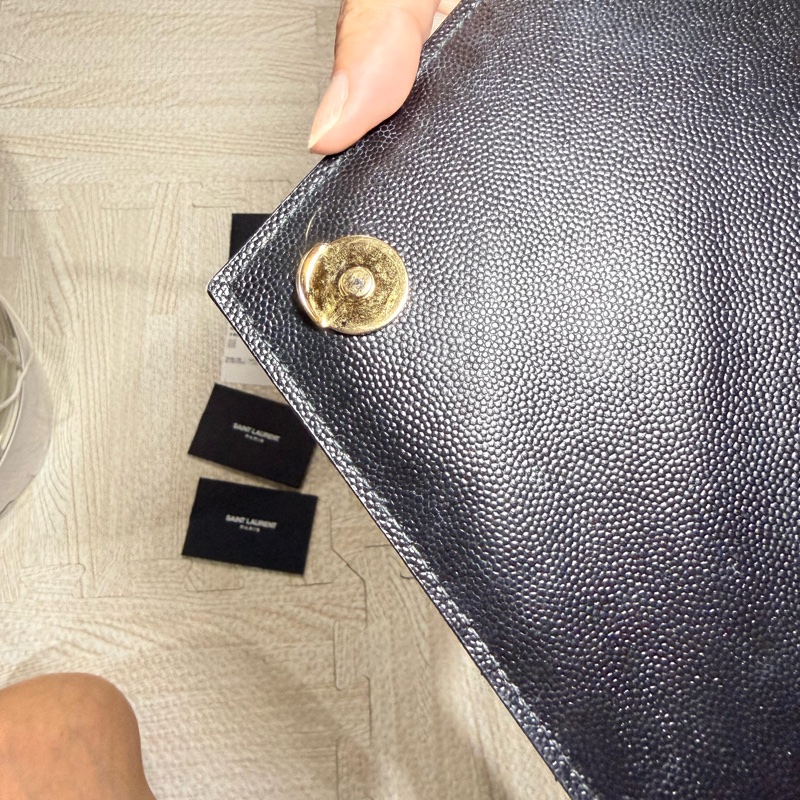 YSL 近全新 金扣 Envelope魚子醬信封包 中型-12