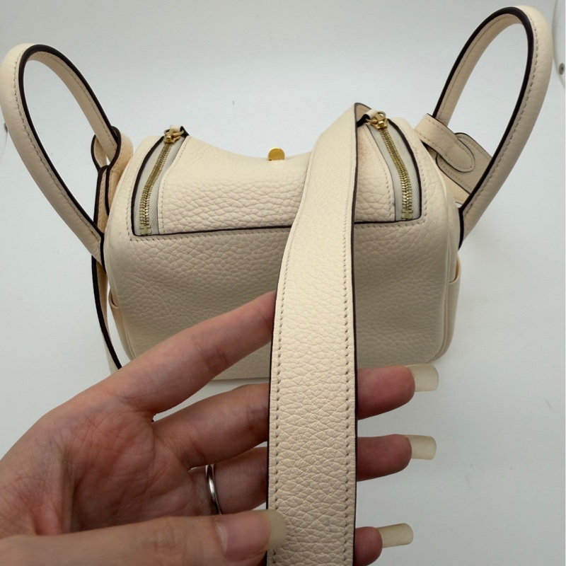 Hermes mini Lindy奶油白tc皮金扣z刻，成色如圖，邊角有磨損發黑-2