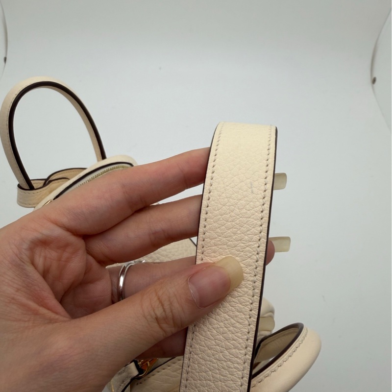 Hermes mini Lindy奶油白tc皮金扣z刻，成色如圖，邊角有磨損發黑-5