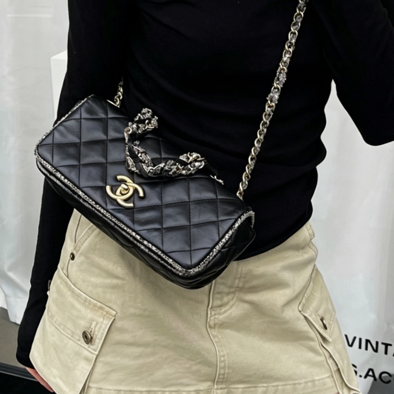 CHANEL香奈兒黑金毛尼菱格滾邊法棍包稀有款難得釋出⚠️-6