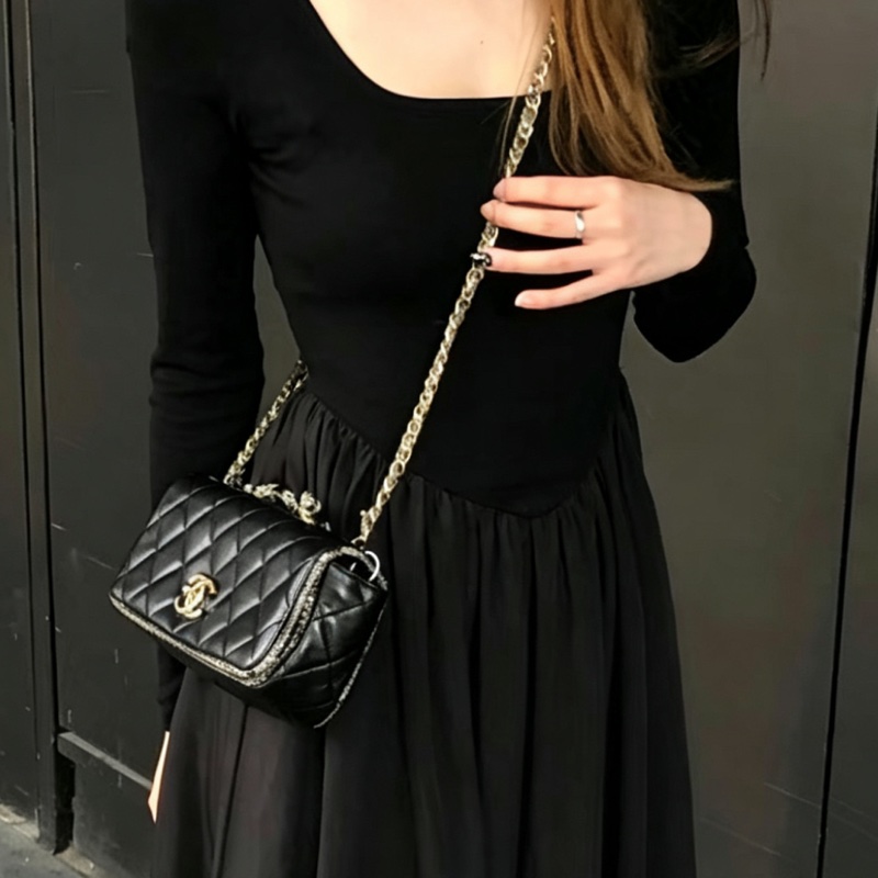 CHANEL香奈兒黑金毛尼菱格滾邊法棍包稀有款難得釋出⚠️-8