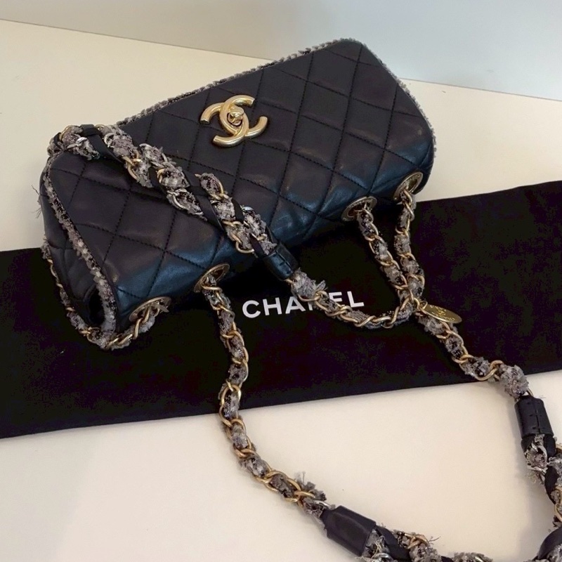 CHANEL香奈兒黑金毛尼菱格滾邊法棍包稀有款難得釋出⚠️-13