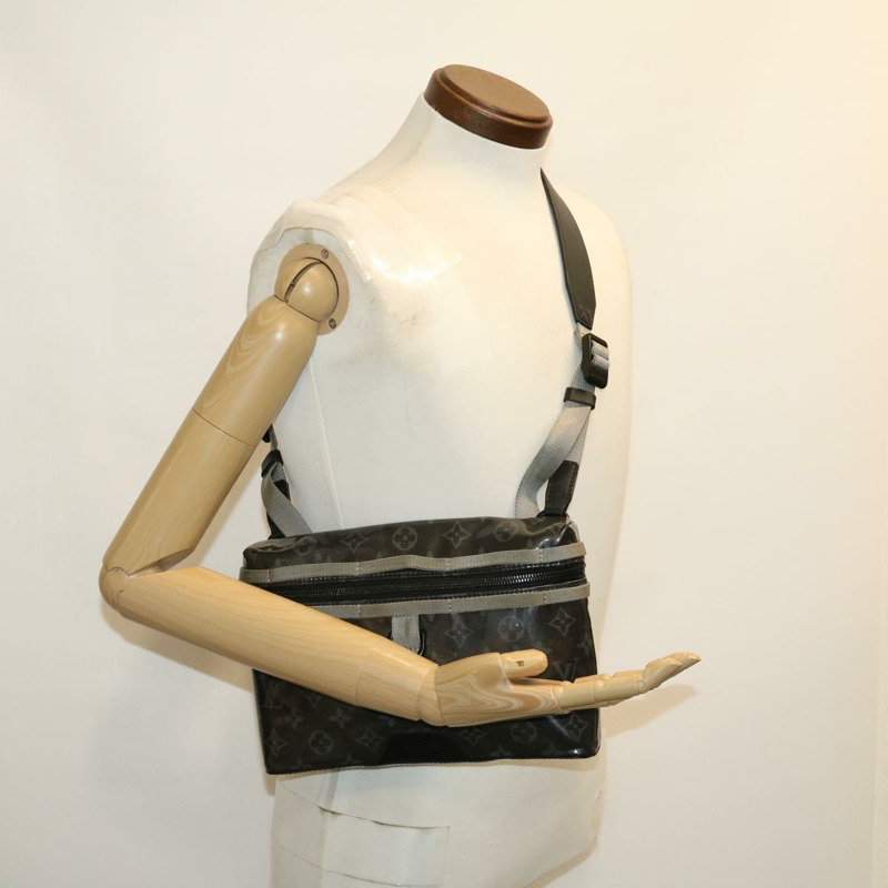 【日本直送】路易威登 (LOUIS VUITTON) Eclipse Glaze Messenger PM 肩背包 灰色 M52218 LV Auth 30549SAV-23