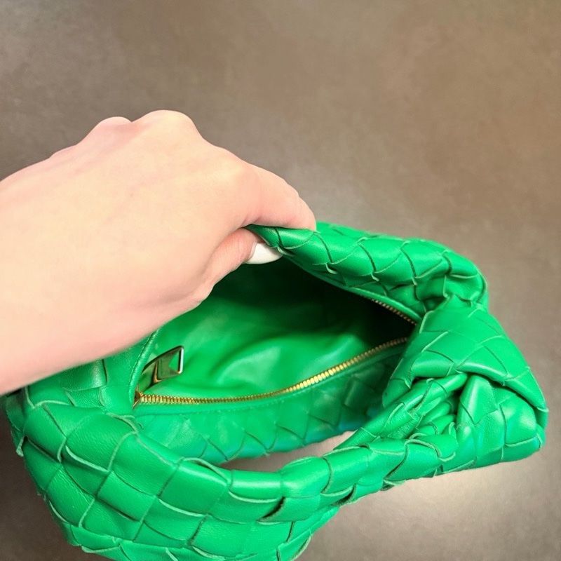 BOTTEGA VENETA 小牛皮 MINI Jodie 手提包 Bv綠-1