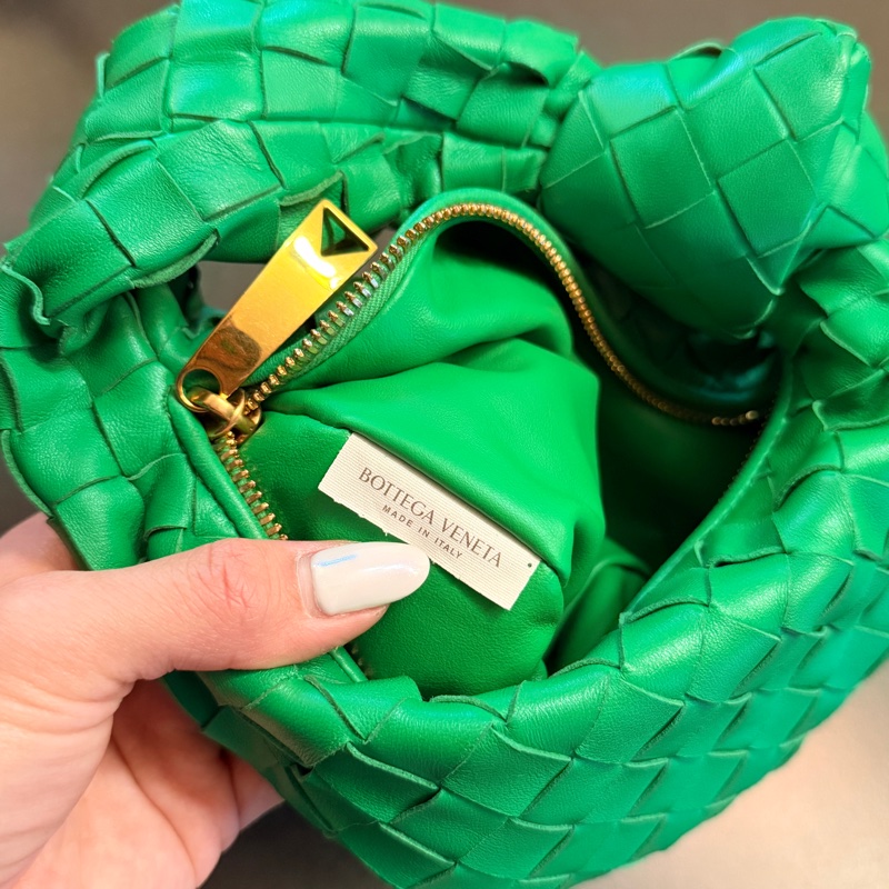 BOTTEGA VENETA 小牛皮 MINI Jodie 手提包 Bv綠-17