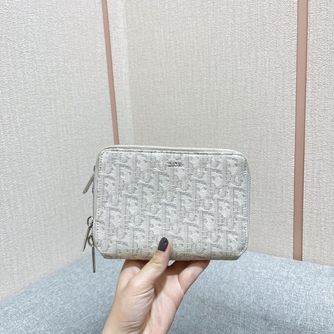 98新dior白色字母印花帆布斜挎包，男女同款