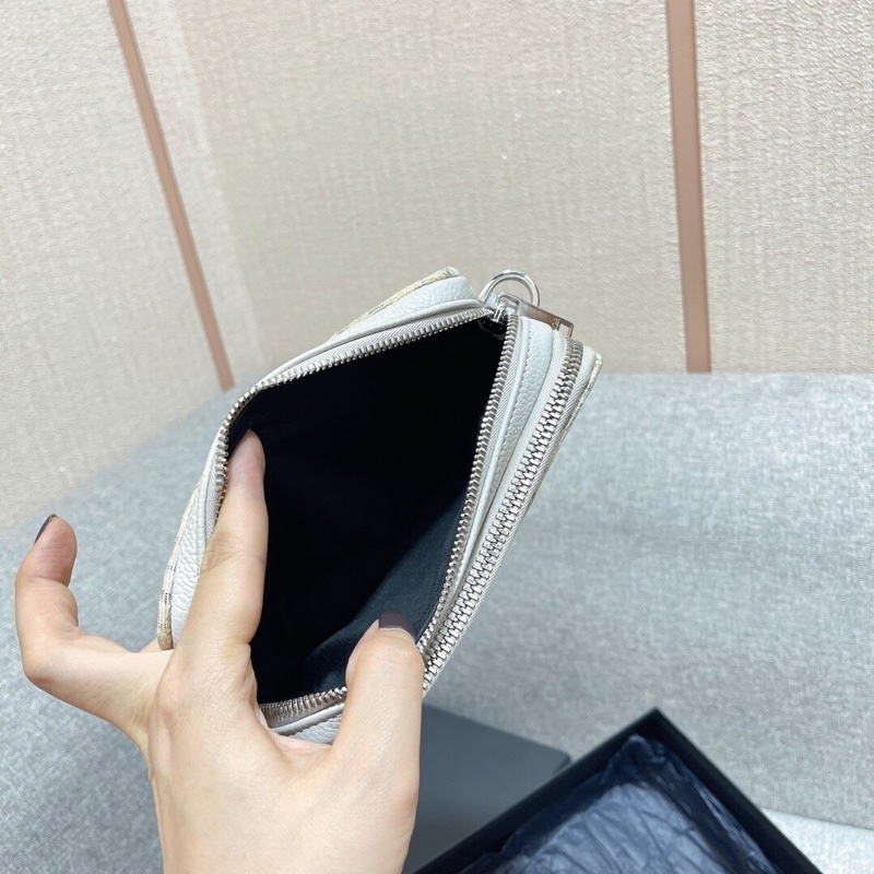 98新dior白色字母印花帆布斜挎包，男女同款-5