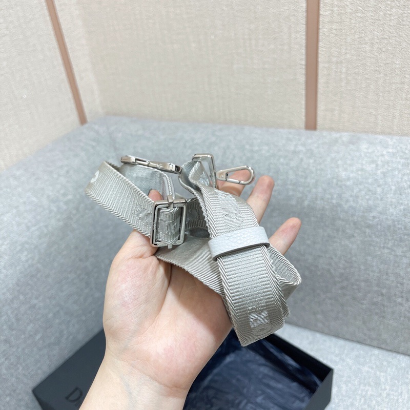 98新dior白色字母印花帆布斜挎包，男女同款-6