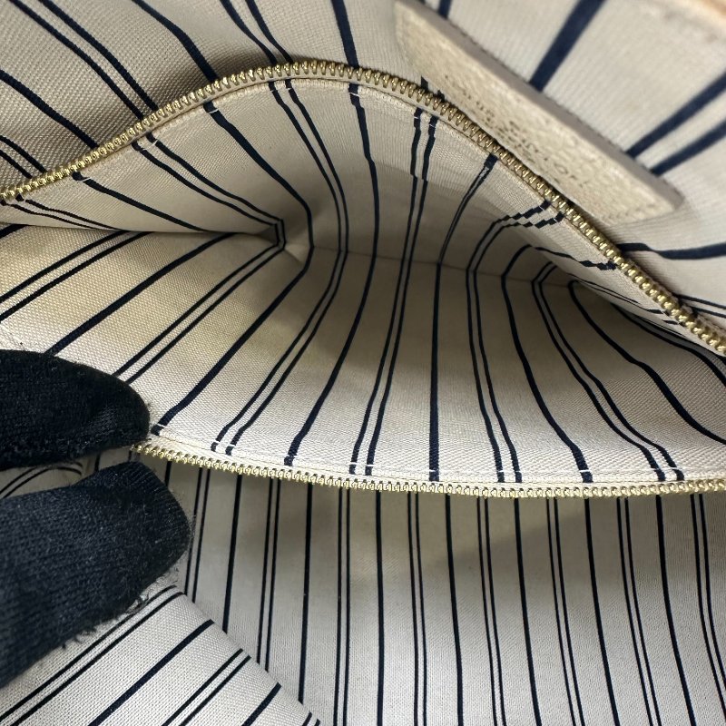 【美收精品】Louis Vuitton M93411 白色壓紋皮革肩背斜背兩用包 C-354【隔月月中將轉賣至日本 上架期限30天】-10