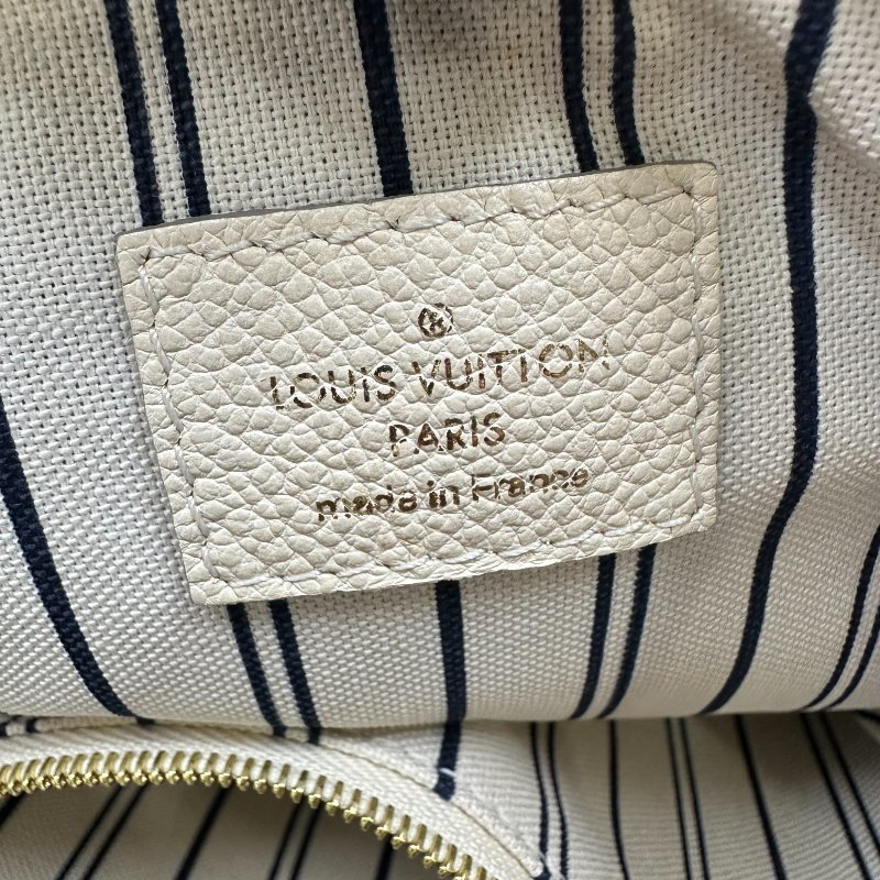 【美收精品】Louis Vuitton M93411 白色壓紋皮革肩背斜背兩用包 C-354【隔月月中將轉賣至日本 上架期限30天】-11