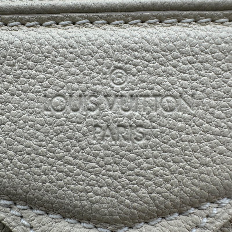 【美收精品】Louis Vuitton M93411 白色壓紋皮革肩背斜背兩用包 C-354【隔月月中將轉賣至日本 上架期限30天】-13