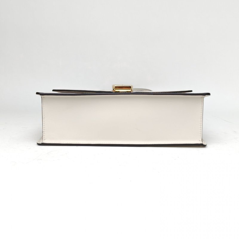 GUCCI Sylvie塞爾維亞絲帶包小號25.5白色牛皮金扣肩背包-4