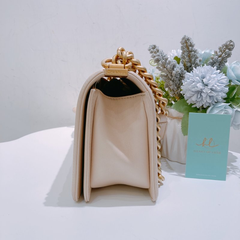 TW4819 Chanel Boy Shoulder Bag Medium Lambskin-2