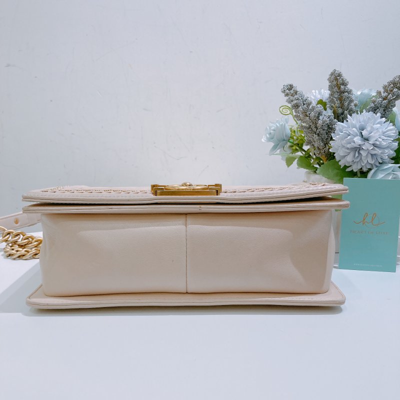 TW4819 Chanel Boy Shoulder Bag Medium Lambskin-4