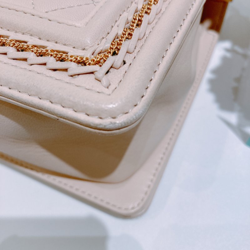 TW4819 Chanel Boy Shoulder Bag Medium Lambskin-8