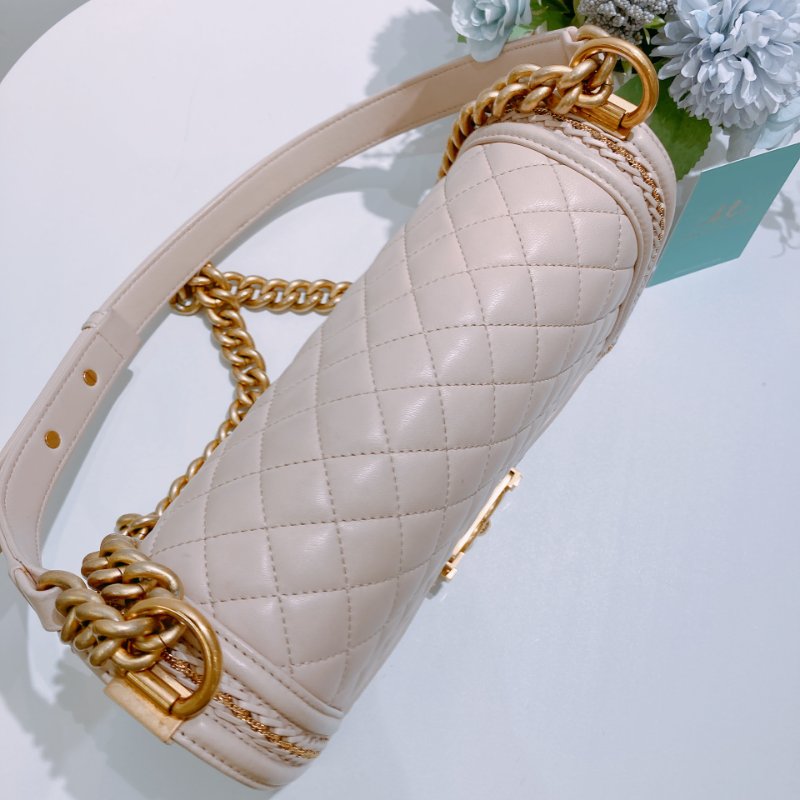 TW4819 Chanel Boy Shoulder Bag Medium Lambskin-9