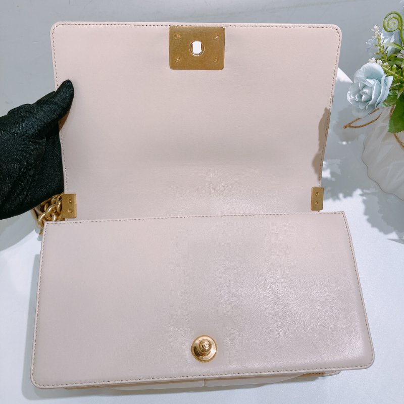 TW4819 Chanel Boy Shoulder Bag Medium Lambskin-11