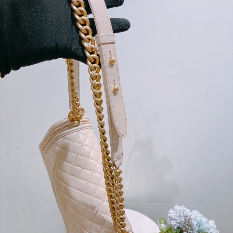 TW4819 Chanel Boy Shoulder Bag Medium Lambskin-14