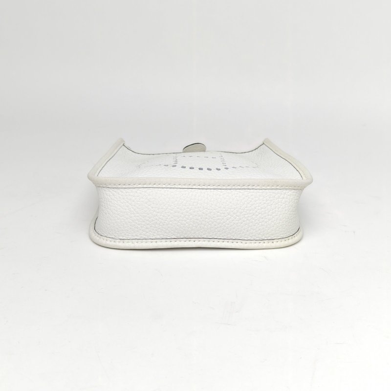 HERMES EvelyneMini160U新白色TC皮W刻銀扣肩背包-4
