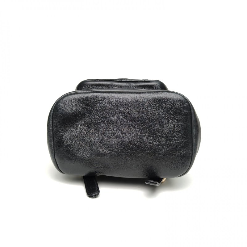 CHANEL Duma抽繩口蓋雙肩包單口袋小號黑色牛皮晶片淺金扣肩背包-4