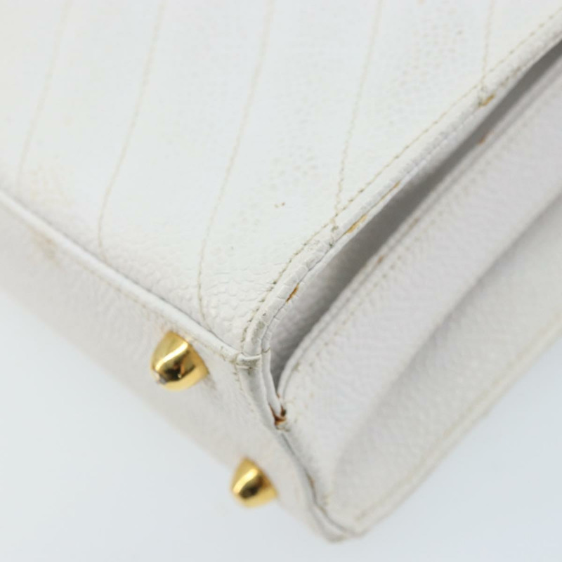 【日本直送】香奈兒 V 字縫線肩背包，魚子醬紋白金雙 C 標誌，正品編號 173438V-16