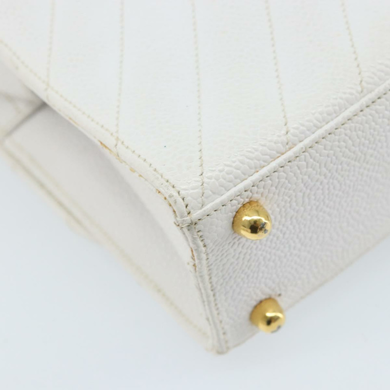 【日本直送】香奈兒 V 字縫線肩背包，魚子醬紋白金雙 C 標誌，正品編號 173438V-17