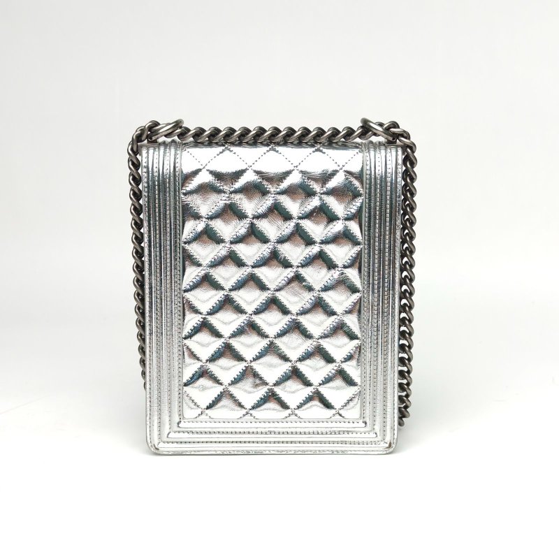 CHANEL Leboy豎版16銀色光面牛皮27開銀扣菱格紋肩背包-2