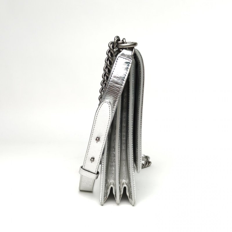 CHANEL Leboy豎版16銀色光面牛皮27開銀扣菱格紋肩背包-3