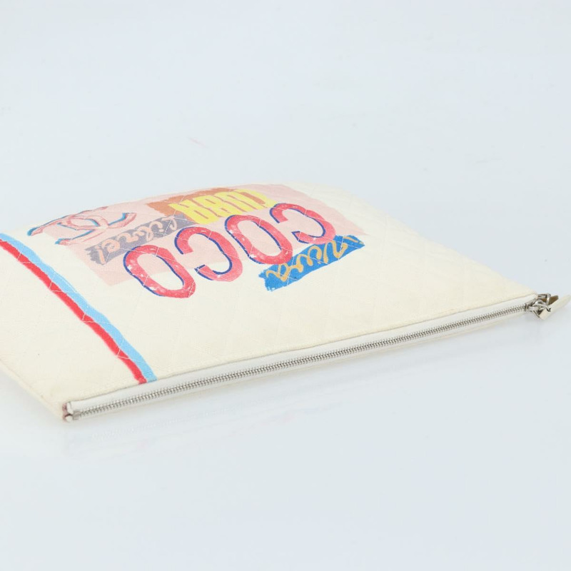 【日本直送】香奈兒 (CHANEL) Matelasse 帆布手拿包 白色 銀色 CC 標誌 Auth 172468V-4