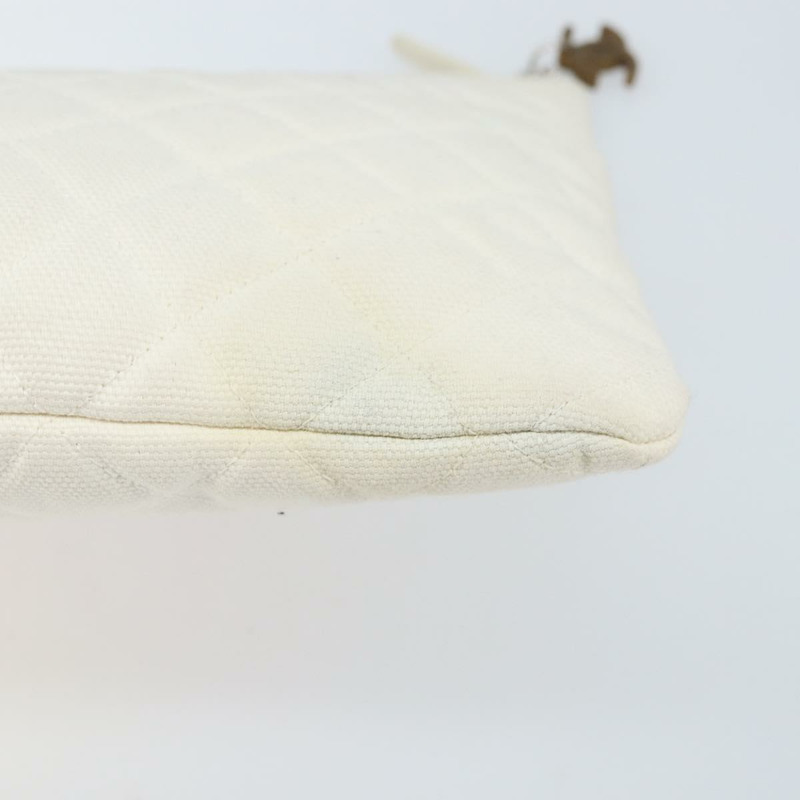 【日本直送】香奈兒 (CHANEL) Matelasse 帆布手拿包 白色 銀色 CC 標誌 Auth 172468V-7