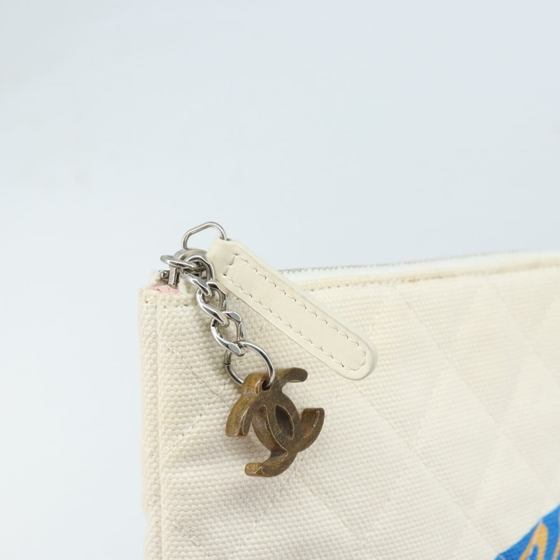 【日本直送】香奈兒 (CHANEL) Matelasse 帆布手拿包 白色 銀色 CC 標誌 Auth 172468V-8