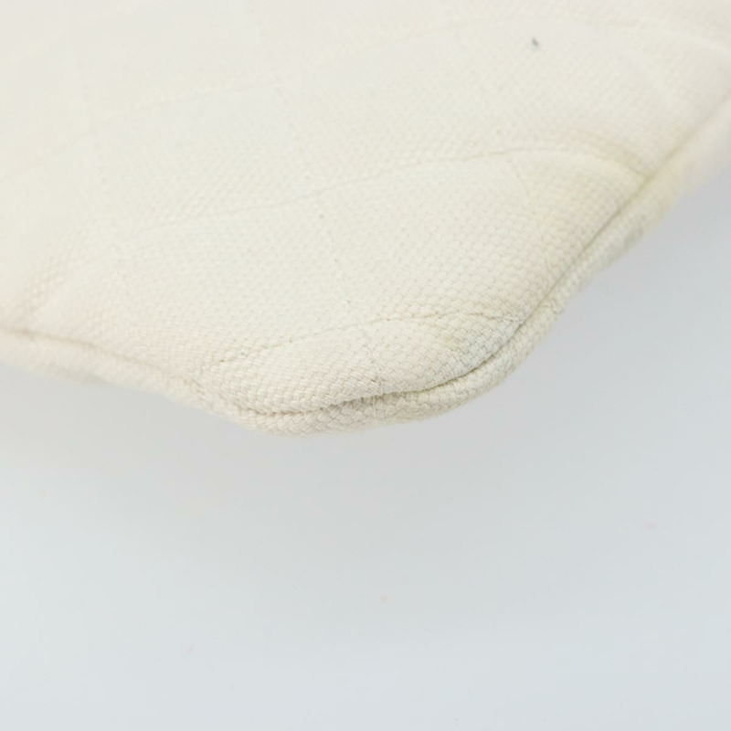 【日本直送】香奈兒 (CHANEL) Matelasse 帆布手拿包 白色 銀色 CC 標誌 Auth 172468V-13