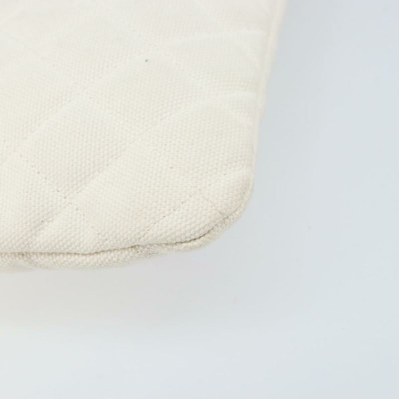 【日本直送】香奈兒 (CHANEL) Matelasse 帆布手拿包 白色 銀色 CC 標誌 Auth 172468V-15