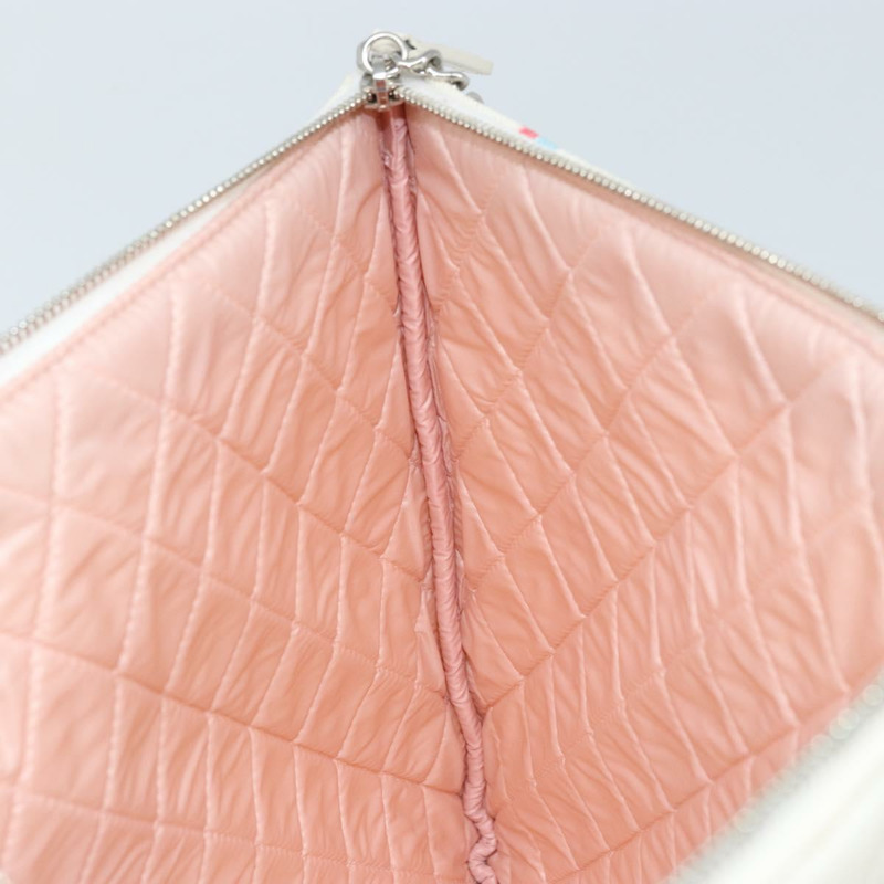 【日本直送】香奈兒 (CHANEL) Matelasse 帆布手拿包 白色 銀色 CC 標誌 Auth 172468V-17