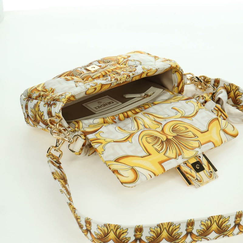 【日本直送】FENDI Zucca 帆布 Fenderche VERSACE Mamma Baguette 包款白色正品 173367SAM-20