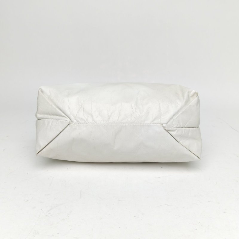 BALENCIAGA 白色牛皮CRUSHTote托特小號垃圾袋肩背包-4