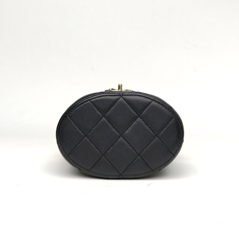 CHANEL 20C圓桶化妝包金屬按扣黑色羊皮29開金扣亞克力肩背包-4