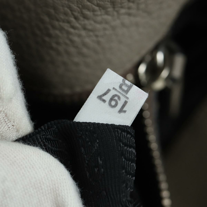 【日本直送】PRADA 灰色銀色皮革手提包 正品 ARZ581V-9