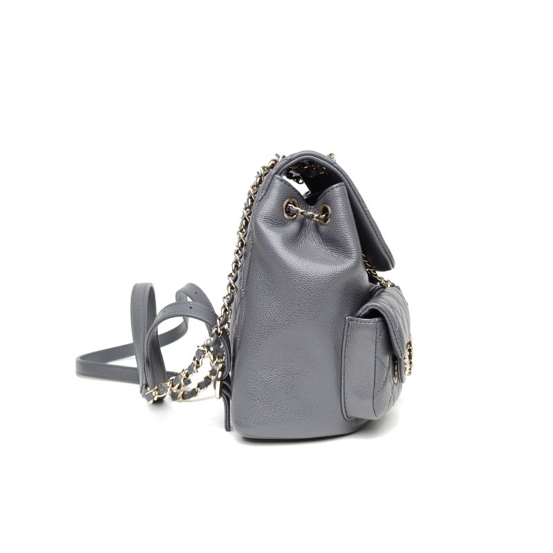 CHANEL 24ADuma抽繩口蓋雙肩包雙口袋中號灰色荔枝牛皮晶片肩背包-1