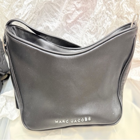 近全新-MARC JACOBS 拉鍊肩背包(黑)