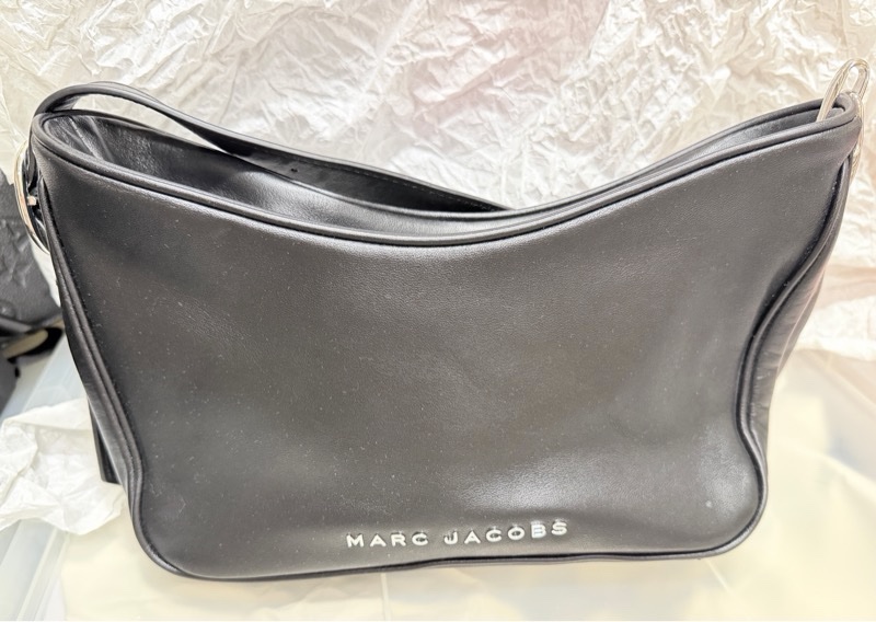 近全新-MARC JACOBS 拉鍊肩背包(黑)-0