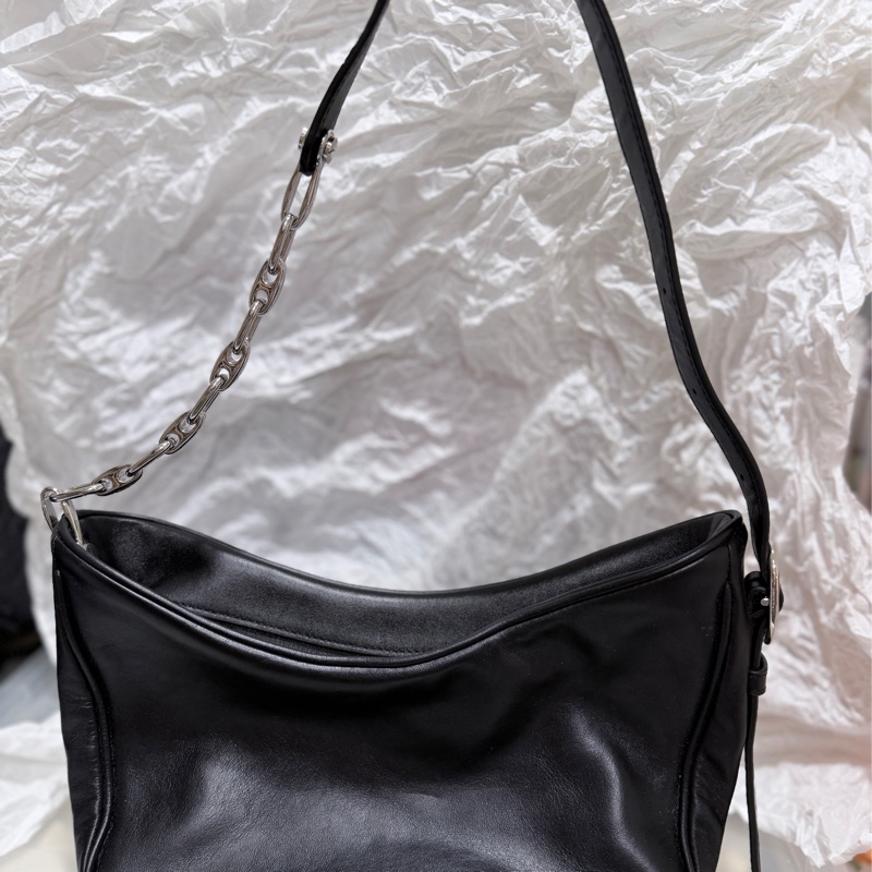 近全新-MARC JACOBS 拉鍊肩背包(黑)-2