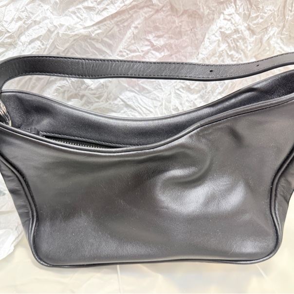 近全新-MARC JACOBS 拉鍊肩背包(黑)-6