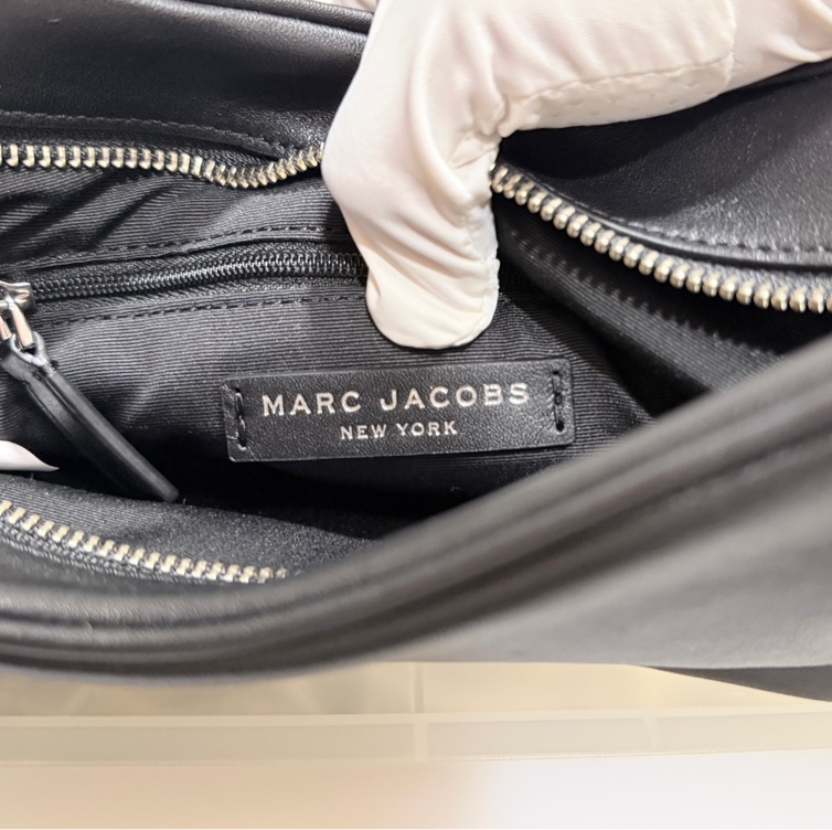 近全新-MARC JACOBS 拉鍊肩背包(黑)-8